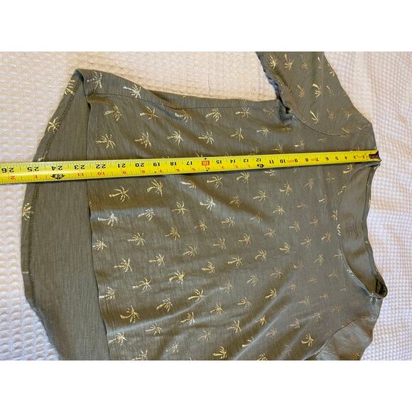 Chico’s The Ultimate Tee Olive Green Palm Tree Print Short Sleeve Size 1 (Med) - Picture 6 of 10